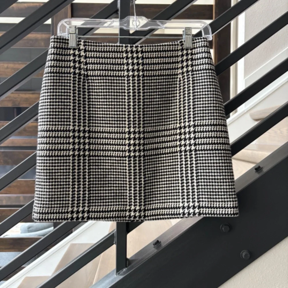 H & M Skirt - Picture 1 of 10